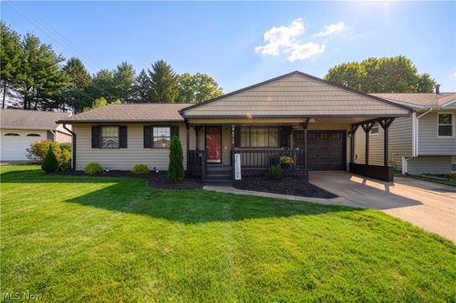 2715 Delaware Cir, Dover, OH, 44622-9427 | Card Image