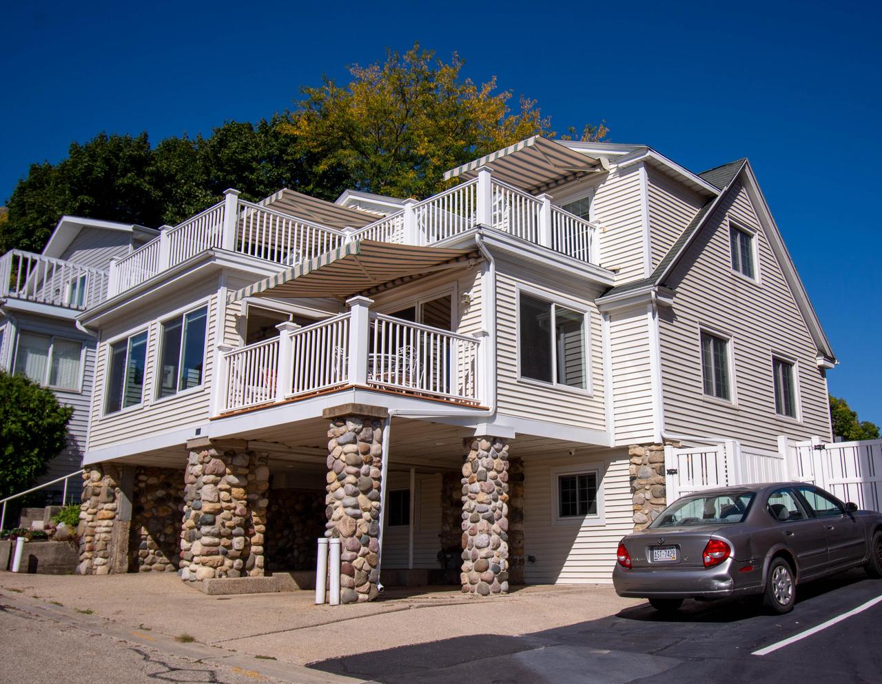 Bay View Ave, Fontana, WI 53125
