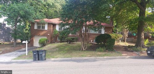 2402 Fairlawn St, TEMPLE HILLS, MD, 20748-3018 | Card Image