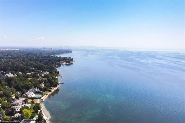 1044 Argyle Dr, House other with 4 bedrooms, 3 bathrooms and 10 parking in Oakville ON | Image 10