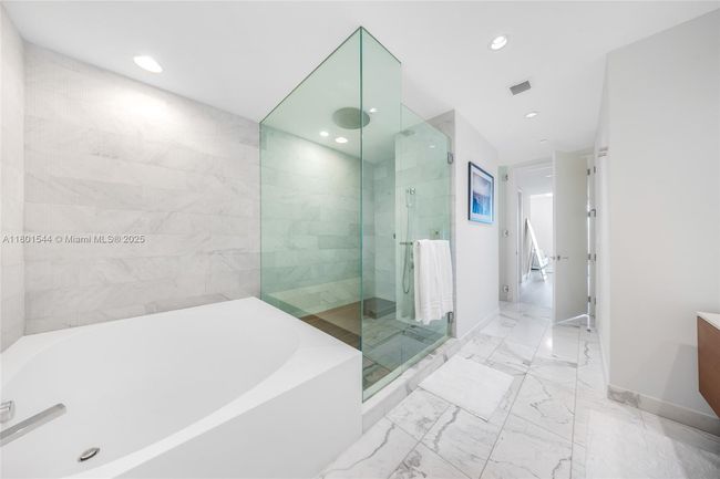 UNIT-305 - 10201 Collins Ave, Condo with 2 bedrooms, 3 bathrooms and null parking in Bal Harbour FL | Image 34