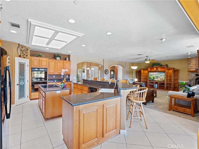 8650 Verbena Rd, House other with 4 bedrooms, 4 bathrooms and 7 parking in Oak Hills CA | Image 38