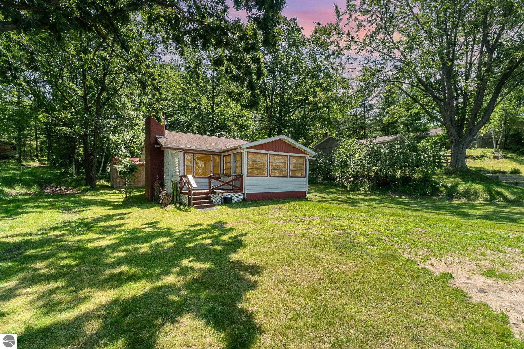 Everett Trl, Hale, MI 48739