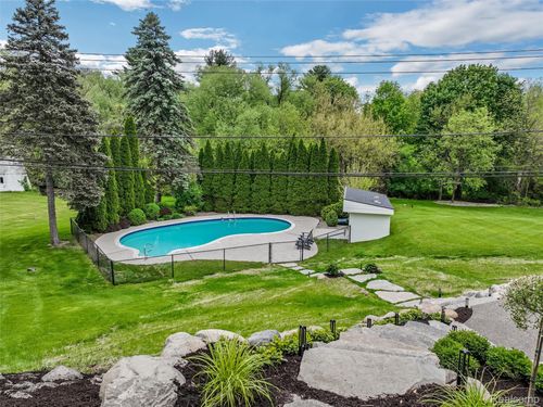 941 Viewland Dr, Rochester Hills, MI, 48309-2579 | Card Image