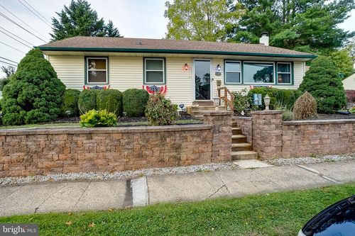 201 S Maple Ave, MAPLE SHADE, NJ, 08052-2727 | Card Image