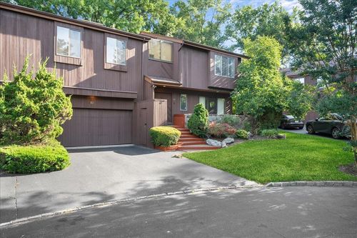 10 Morley Ct, Albertson, NY, 11507-1151 | Card Image