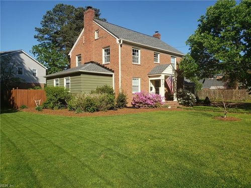 27 Holly Dr, Newport News, VA, 23601-3615 | Card Image