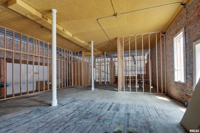 101 W Washington St, Home with 0 bedrooms, 0 bathrooms and null parking in Pittsfield IL | Image 4