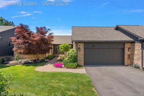 1954 Pine Ridge Ct, Bloomfield Hills, MI, 48302-1750 | Card Image