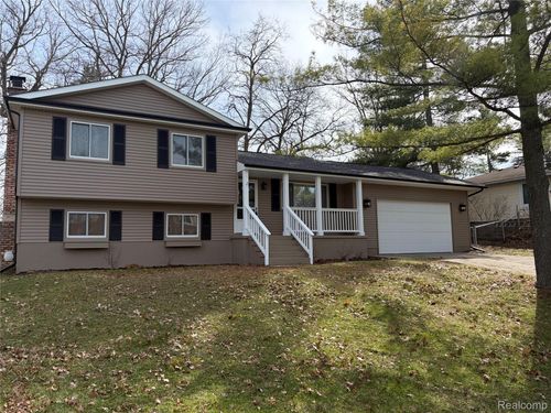 970 Golfview Dr, Lake Orion, MI, 48362-1840 | Card Image