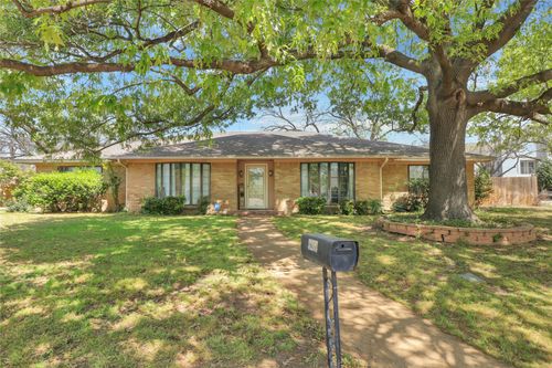 3205 Glasgow Ter, Arlington, TX, 76015-2201 | Card Image