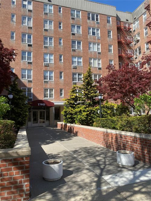 5z-2 Sadore Ln, Yonkers, NY, 10710-4843 | Card Image