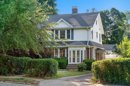 1643 Washington St, Newton, MA, 02465 | Card Image