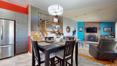 102 Mcinnis Cres, Regina, SK, S4R3E8 | Card Image