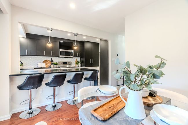 1807 Listowell Cres, House attached with 3 bedrooms, 2 bathrooms and 1 parking in Pickering ON | Image 9