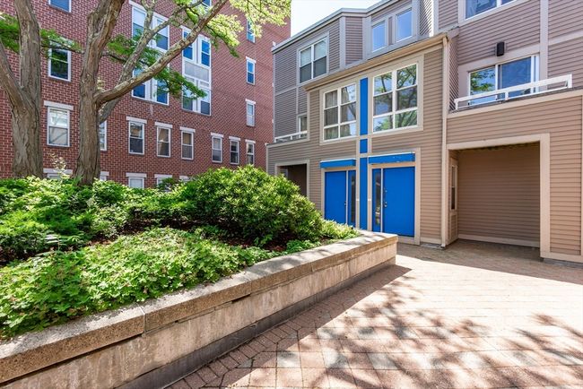 31 - 31 Henry St, House attached with 2 bedrooms, 3 bathrooms and 1 parking in Cambridge MA | Image 23
