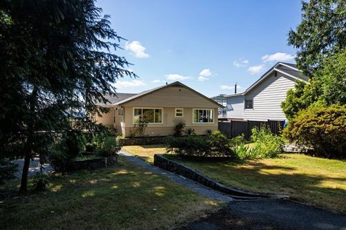 1033 Drayton St, North Vancouver, BC, V7L2C7 | Card Image