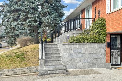 2 Badger Dr, House other with 3 bedrooms, 2 bathrooms and 4 parking in Etobicoke ON | Image 3