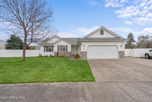 8270 N Ainsworth Dr, Hayden, ID, 83835-9421 | Card Image