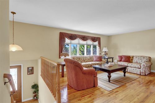 3023 Ira Rd, Bellmore, NY, 11710-5216 | Card Image