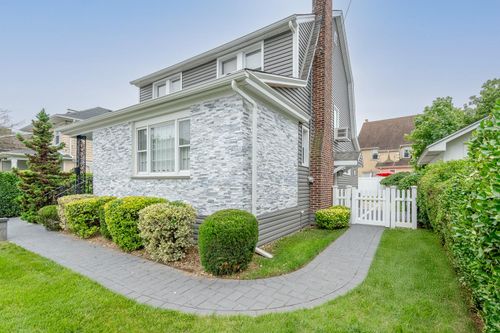 37 Keystone Pl, Hewlett, NY, 11557-2331 | Card Image
