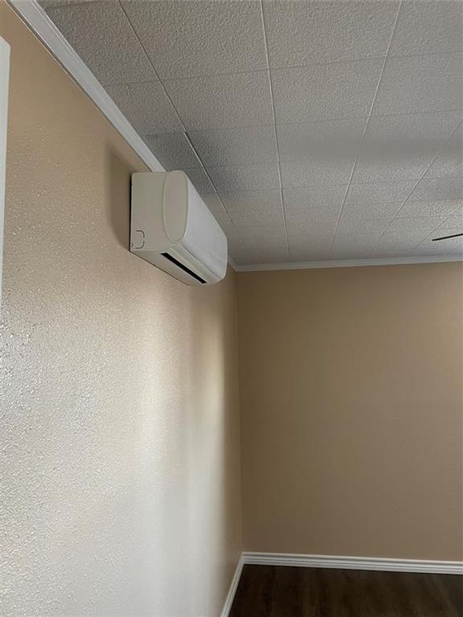 301 1/2 N Ave A- Upstairs Unit | Image 33