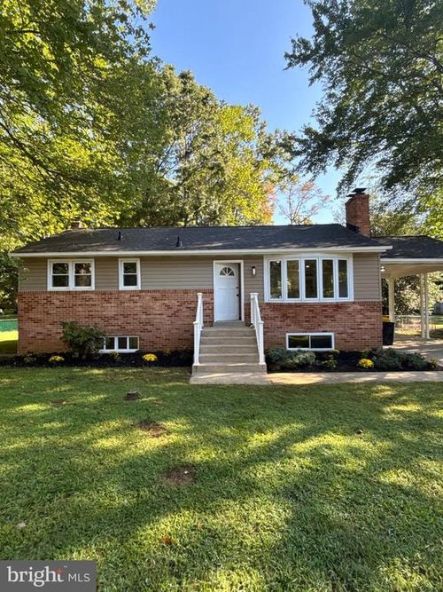 80 Beach Dr, Edgewater, MD, 21037-2216 | Card Image