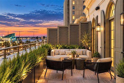 phb-416 Common St, New Orleans, LA, 70130-2451 | Card Image