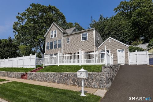 90 2nd St, Fairfield, CT, 06825-1936 | Card Image