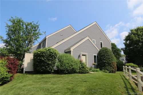 218 Stoneway Ln, Peekskill, NY, 10566-4843 | Card Image