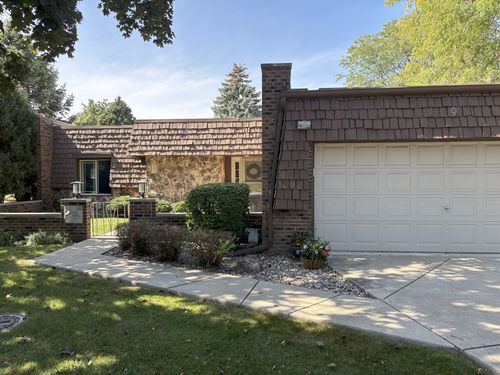 9 Temple Garden Ct, St Charles, IL, 60174-4585 | Card Image