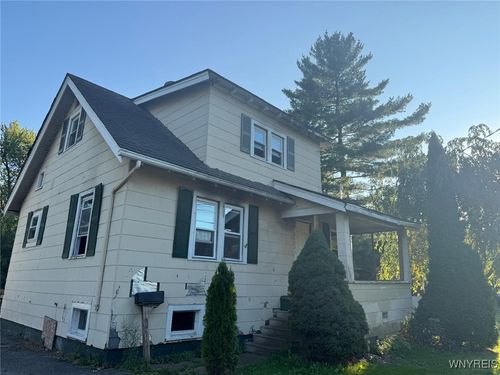 8623 Lindbergh Ave, Niagara Falls, NY, 14304-2411 | Card Image