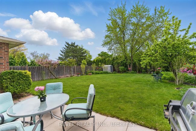 1076 Roxborough Dr, House other with 4 bedrooms, 3 bathrooms and 2 parking in Oakville ON | Image 39