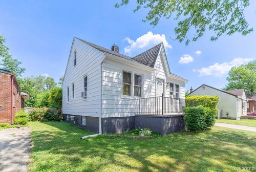 20892 Dean St, Warren, MI, 48091-4611 | Card Image