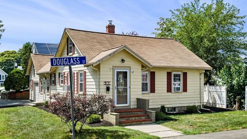 1 Douglass St, Lynn, MA, 01904-1809 | Card Image