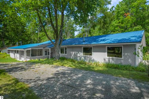 6145 Parker Dr, Lake, MI, 48632-9217 | Card Image