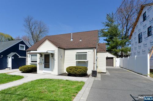 203 New York Ave, Bergenfield, NJ, 07621-1458 | Card Image