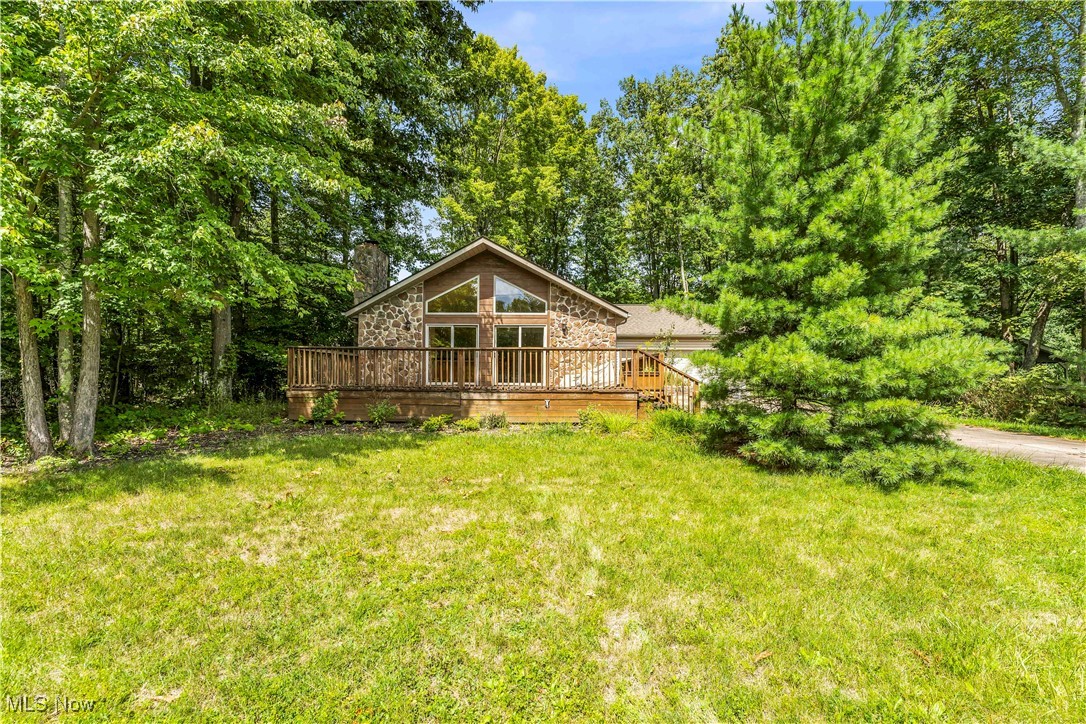 Plaza Dr, Roaming Shores, OH 44084