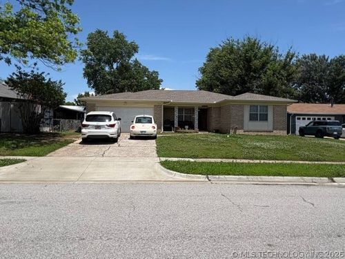 303 E 17th Street, Owasso, OK, 74055 | Card Image