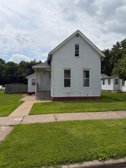 1823 W 6th St, Davenport, IA, 52802-1026 | Card Image
