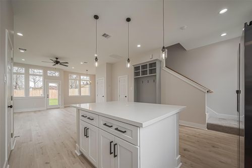 b-918 Saint Clair St, Houston, TX, 77088-6242 | Card Image