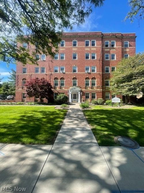 303-15820 Van Aken Blvd, Shaker Heights, OH, 44120-5369 | Card Image