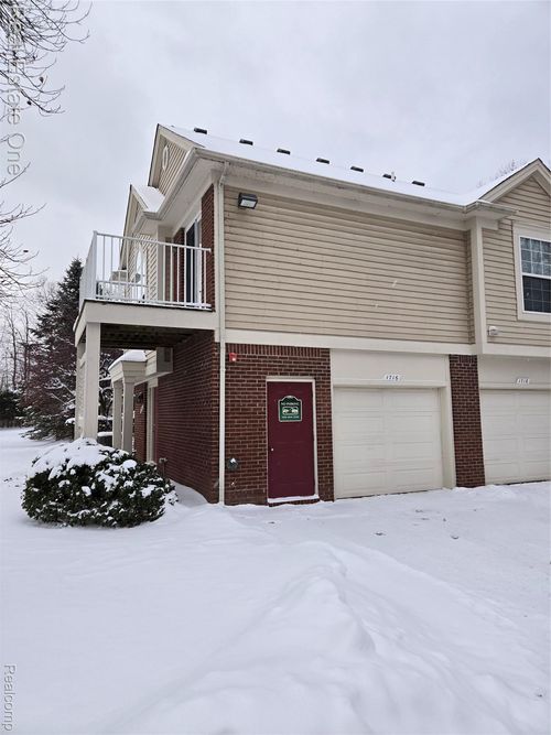 43-1716 Deepwood Circle, Rochester, MI, 48307 | Card Image