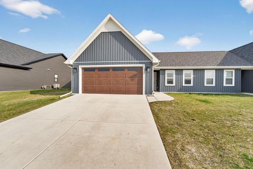 340 Lilac Lane Lane, Stoughton, WI, 53589 | Card Image