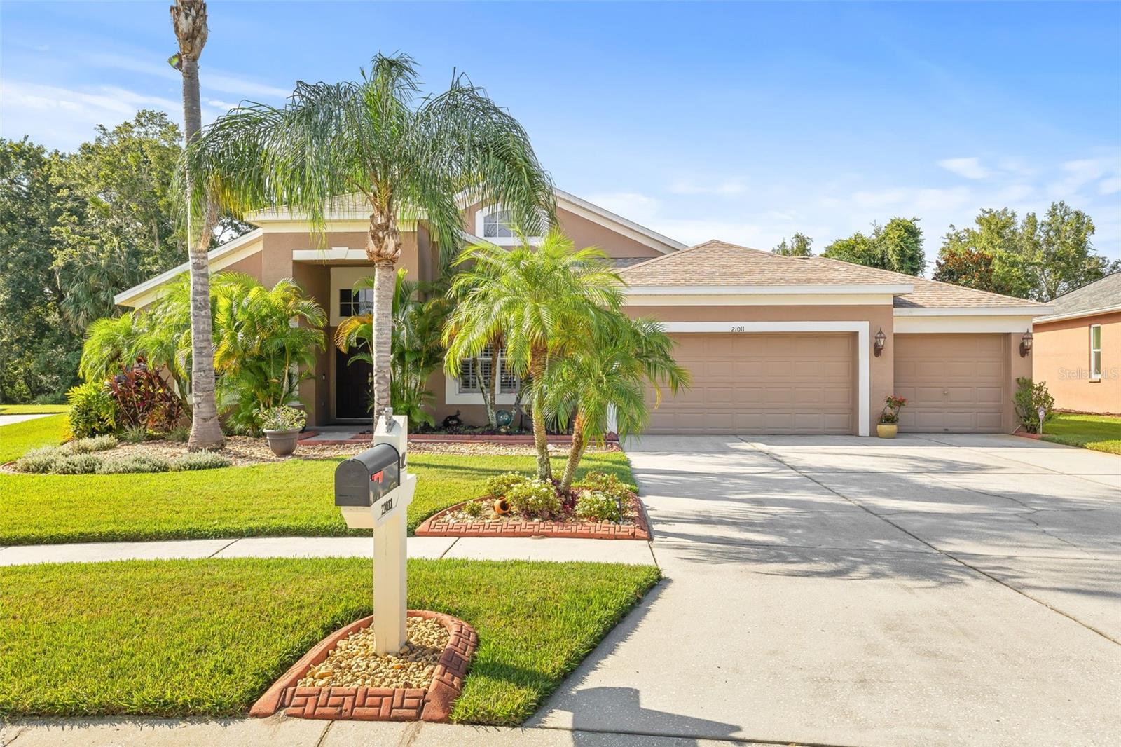 Pine Knot Ln, Land O Lakes, FL 34637