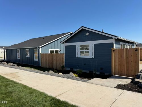 553 Ne Mitchell St, Madras, OR, 97741 | Card Image
