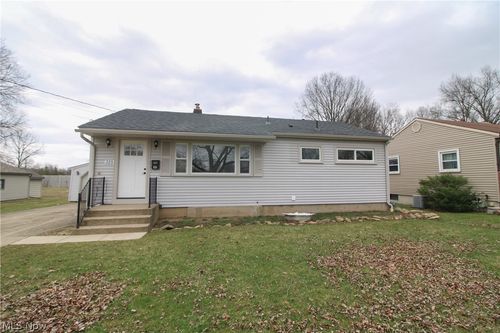 325 S Inglewood Ave, Austintown, OH, 44515-3935 | Card Image