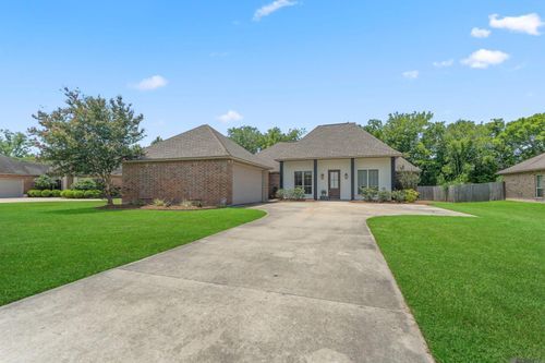 712 Esperanza Dr, Port Allen, LA, 70767-6217 | Card Image