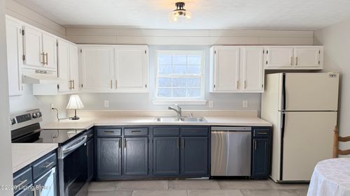 810 Rolling Ridge Cir, Simpsonville, KY, 40067-6688 | Card Image