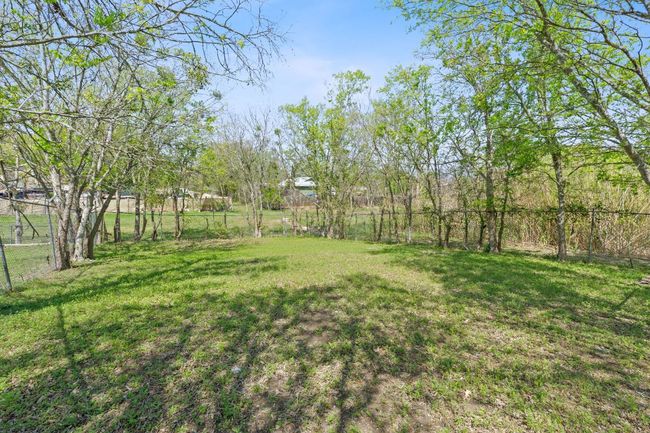 405 E Browning St, House other with 4 bedrooms, 2 bathrooms and 2 parking in Manor TX | Image 8